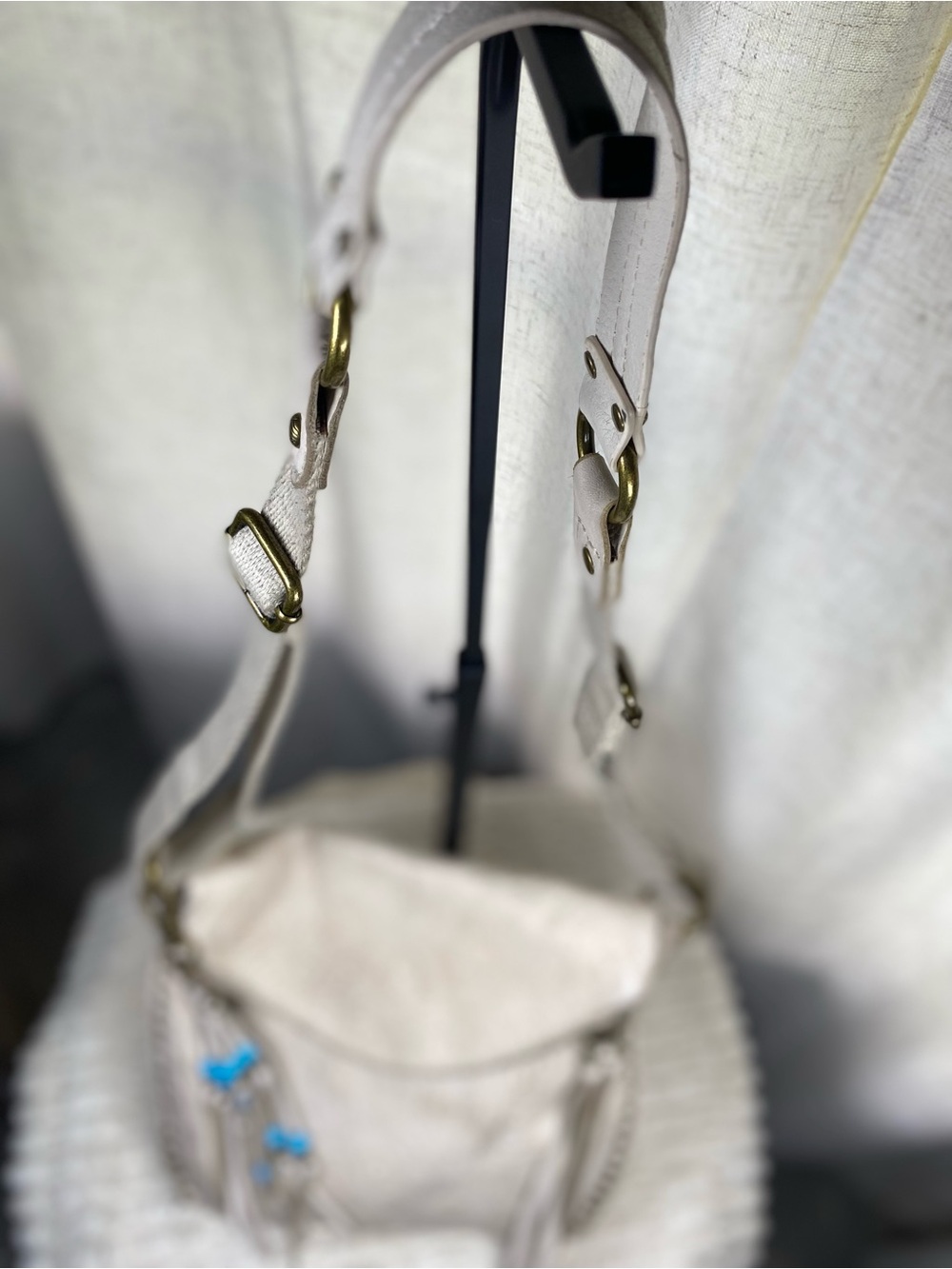 The Sak Silverlake Crossbody Bag Ivory Beige Tooled Embossed Floral Leather - Picture 4 of 16
